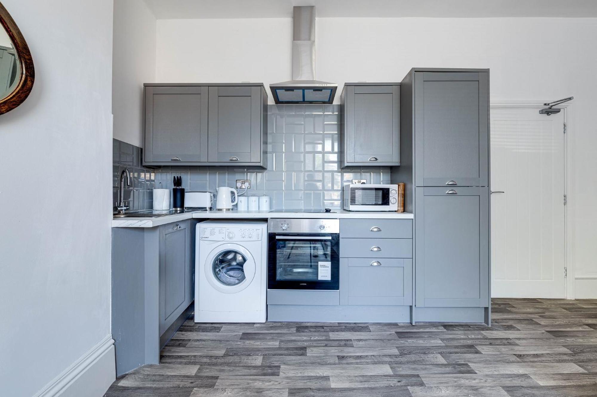 Apt 1 - Empire 39 - Central Location Apartment Scarborough Bagian luar foto
